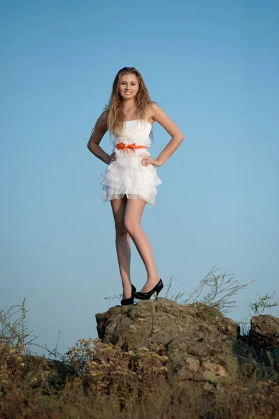 Beautiful girl on the rocks — Stock Photo, Image