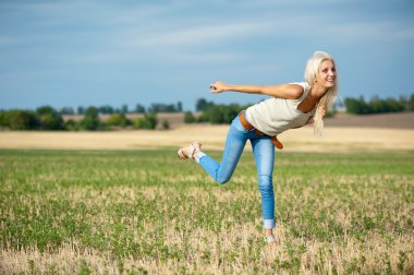 güzel sarışın kız