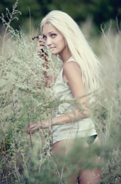 güzel sarışın kız