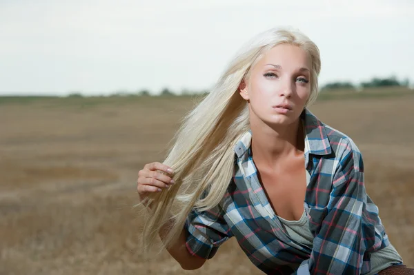 Beautiful blonde girl — Stock Photo, Image