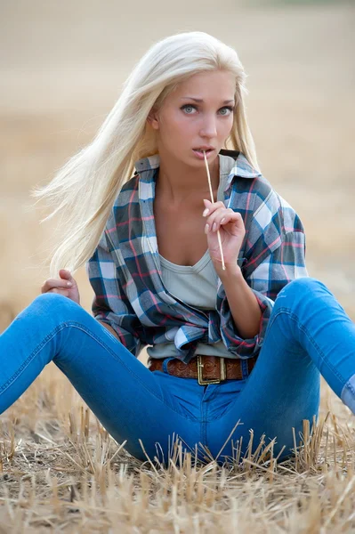 Beautiful blonde girl — Stock Photo, Image