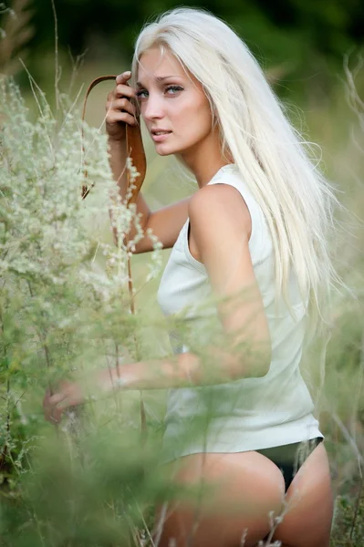 Prachtige blond meisje — Stockfoto