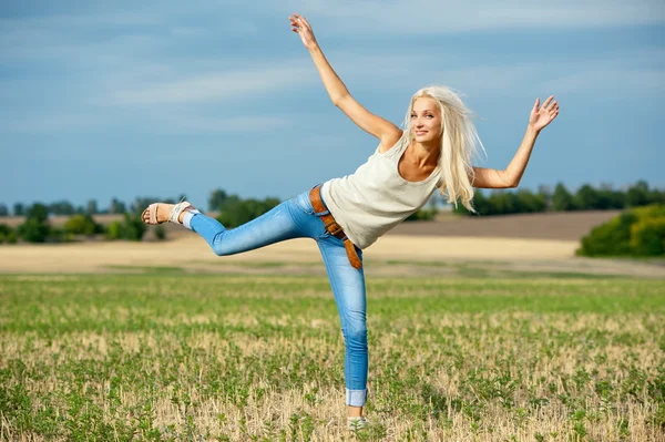 Krásná blondýnka — Stock fotografie