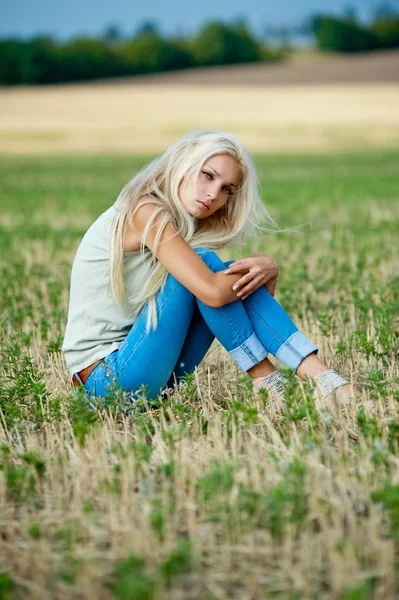 Bella ragazza bionda — Foto Stock