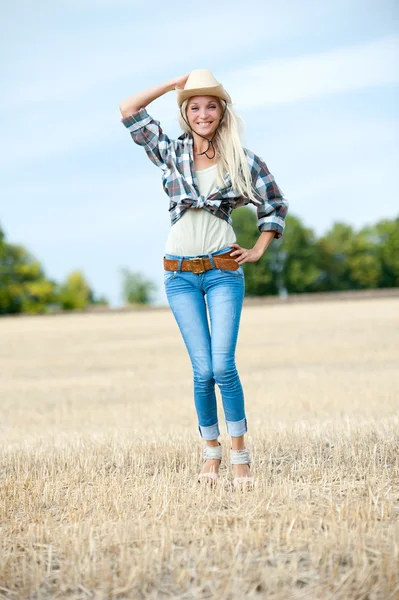 Prachtige blond meisje — Stockfoto