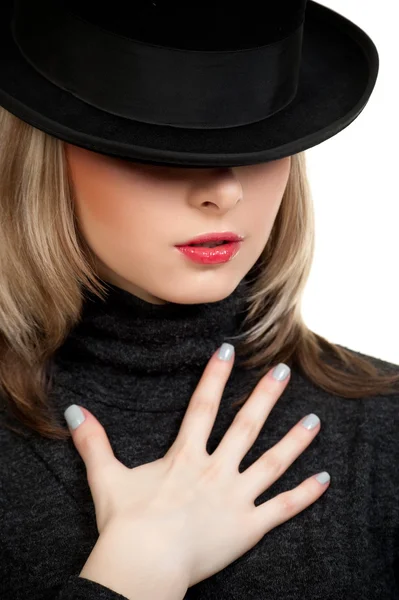 Belle fille sexuelle en chapeau noir — Photo