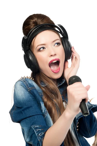 Piękna dziewczyna z mikrofon i słuchawki — Zdjęcie stockowe