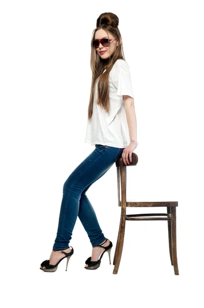 Menina sexy em jeans e uma camiseta — Fotografia de Stock