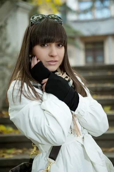 Brunette girl posing — Stock Photo, Image