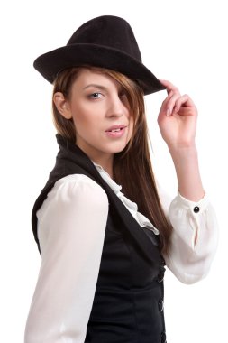 esmer şapkasıyla poz