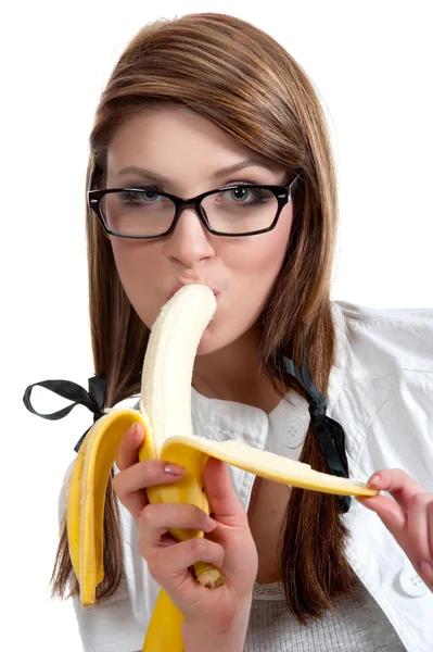 Sexuella brunett poserar med banan — Stockfoto