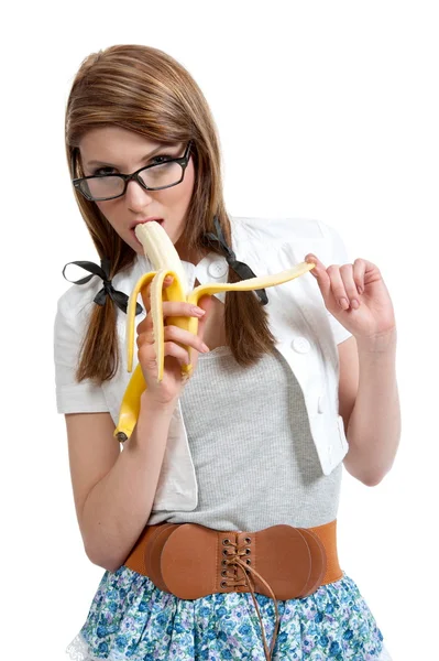 Sexuální bruneta pózuje s banánem — Stock fotografie