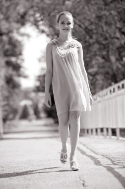 güzel kız yürüyüş