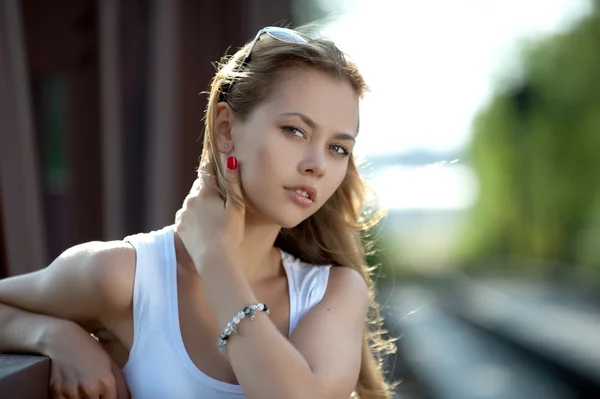 Portrait of girl with sunglasses — Stock Photo, Image