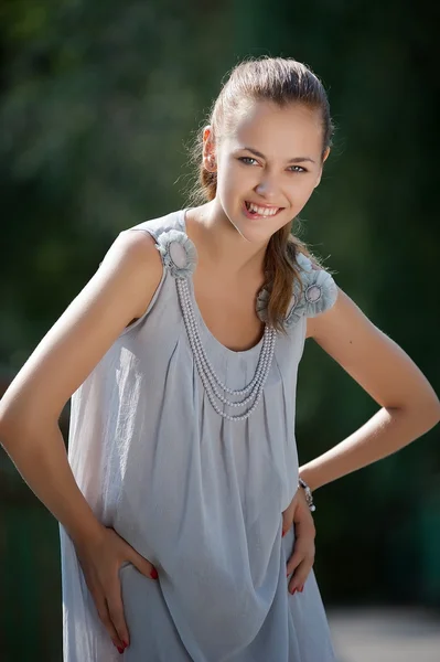 Nettes Mädchen posiert — Stockfoto