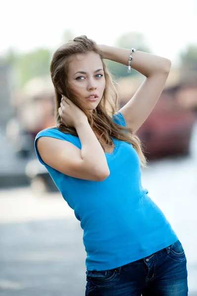 Girl posing on berth — Stock Photo, Image