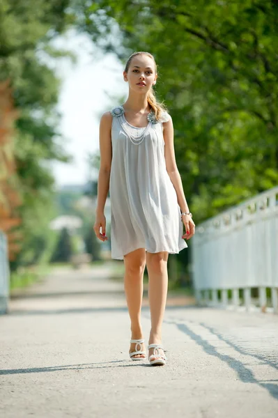 Beautiful girl walking — Stock Photo, Image