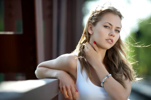 Hermosa chica posando — Foto de Stock