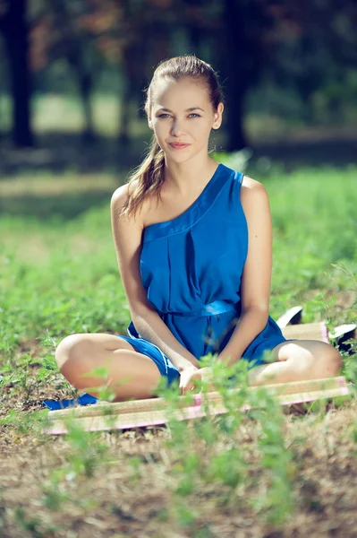 Girl in blue dress posing — Stock Photo, Image