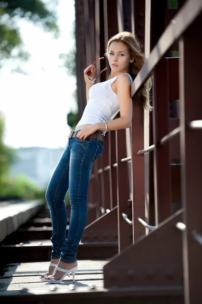 Beautiful girl posing — Stock Photo, Image