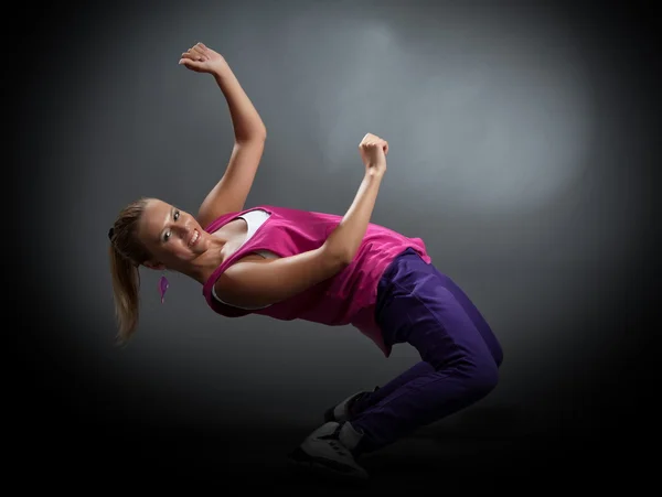 Szőke táncos lány, sportos ruhák — Stock Fotó