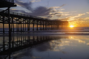 pacific beach iskelesinden gün batımında