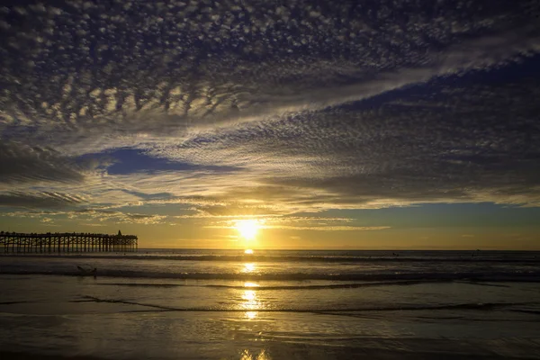 Puesta de sol en la playa pacífica — Foto de Stock