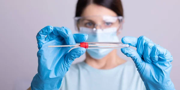 Medical Healthcare Doctor Nurse Holding Coronavirus Covid Swab Test Kit — Stock Photo, Image