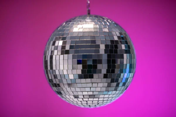 Оборудование Музыкального Мероприятия Shining Disco Ball Розовом Фоне Стен — стоковое фото