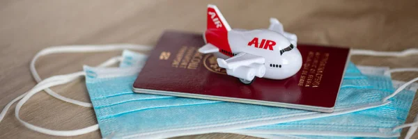 Airline Viajando Nova Realidade Post Covid Máscara Facial Passaporte Avião — Fotografia de Stock