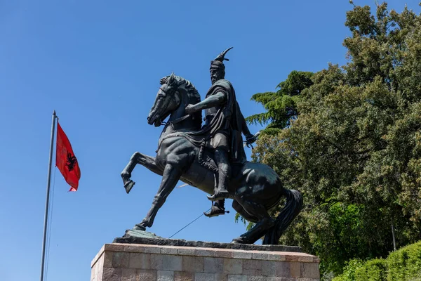 Kruja Kroja Kruja Kruj Kruj Skanderbeg Άγαλμα Άλογο Στην Πόλη — Φωτογραφία Αρχείου