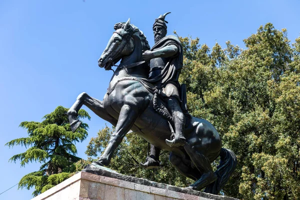 Kruja Kroja Kruja Kruj Kruj Skanderbeg Statue Pferd Der Stadt — Stockfoto