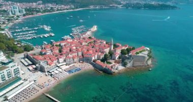 Budva, Karadağ. Adriyatik Denizi 'nin ünlü Eski Kasabası