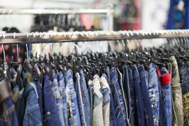 Raf - giyim mağazası giyim