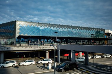 Sırbistan 'ın Belgrad kentindeki Uluslararası Havalimanı Nikola Tesla, çıkış kapısı