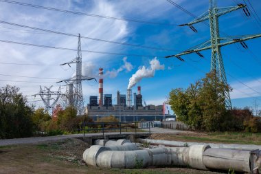 Sırbistan 'ın Sava nehri üzerinde Obrenovac ve Belgrad yakınlarındaki 