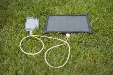 Cep telefonu ile güneş enerjisi - şarj şarj cihazı