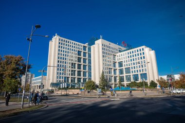 Novi Sad, Sırbistan - 1 Kasım 2025: Gazprom Neft Nis Petrol Rafineri Şirketi Novi Sad 'daki Ana Ofis Binası.