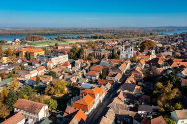 Sonbaharda Sremski Karlovci, insansız hava aracı perspektifi