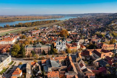 Sonbaharda Sremski Karlovci, insansız hava aracı perspektifi