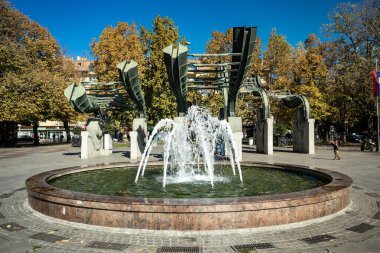 Ruma - Çeşme ve heykeli olan yuvarlak meydan, Sırbistan ve Avrupa