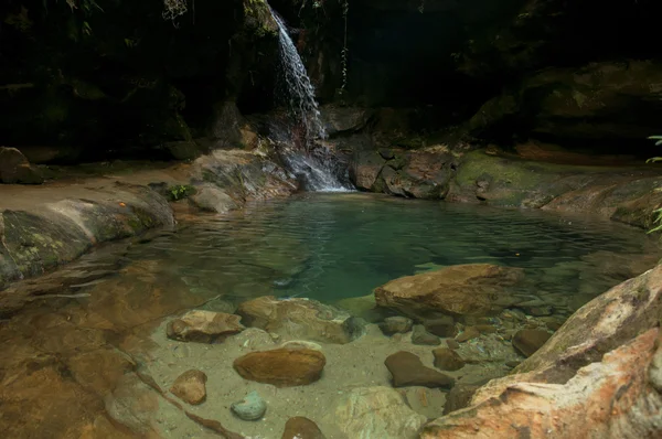 A canyon Isalo a madagaszkári nemzeti park tó smal — Stock Fotó