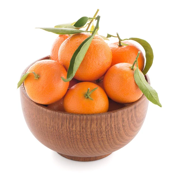 Mandarinen auf Holzschale — Stockfoto