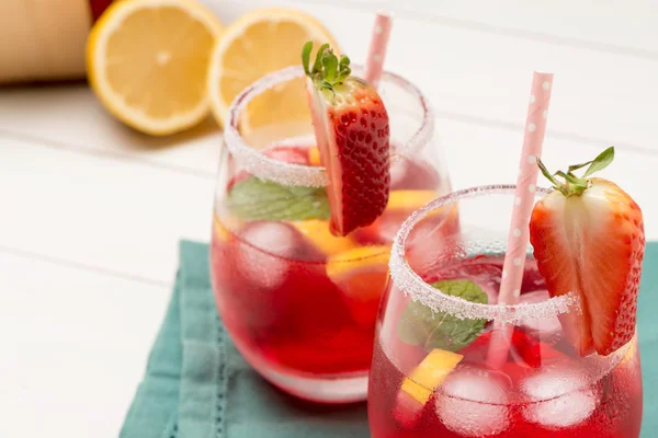 Cold strawberry drink — Stock Photo, Image