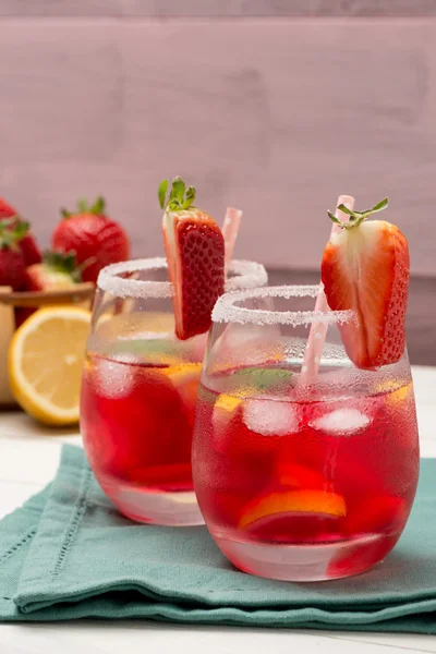 Cold strawberry drink — Stock Photo, Image