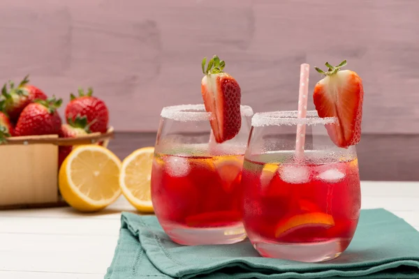 Cold strawberry drink — Stock Photo, Image