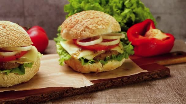 Hambúrguer vegetariano caseiro — Vídeo de Stock