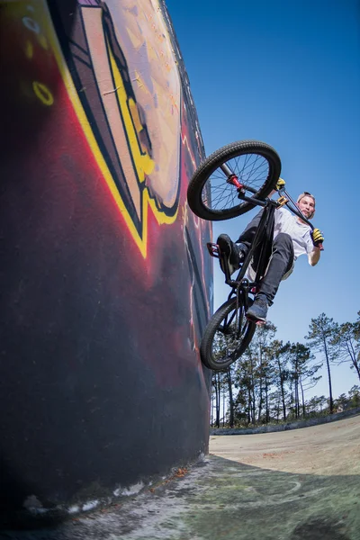 BMX rower wyczyn ściany jeździć — Zdjęcie stockowe