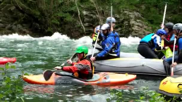 Sportler treffen sich beim Paivafest 2016 — Stockvideo