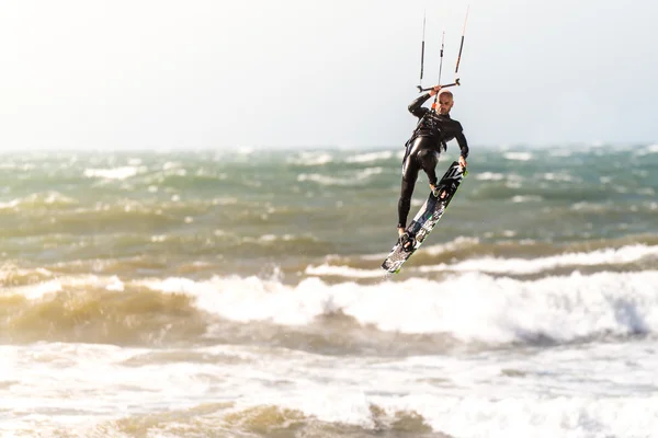 アクションで kitesurfer — ストック写真